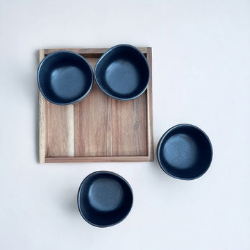 Petisqueira de Cerâmica Preta com 4 Bowls e Base de Madeira 24 cm