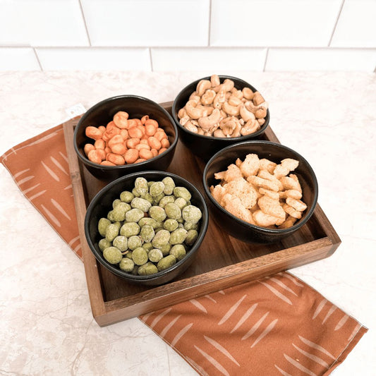 Petisqueira de Cerâmica Preta com 4 Bowls e Base de Madeira 24 cm